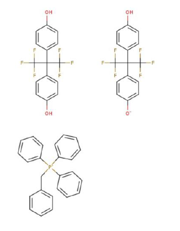 Strukturformel der Reaktionsmasse aus 4,4’-[2,2,2- Trifluor-1-(trifluormethyl)ethyliden]diphenol und Benzyltriphenylphosphonium, Salz mit 4‚4’- [2,2,2-Trifluor-1-(trifluormethyl) ethyliden]diphenol (1:1)